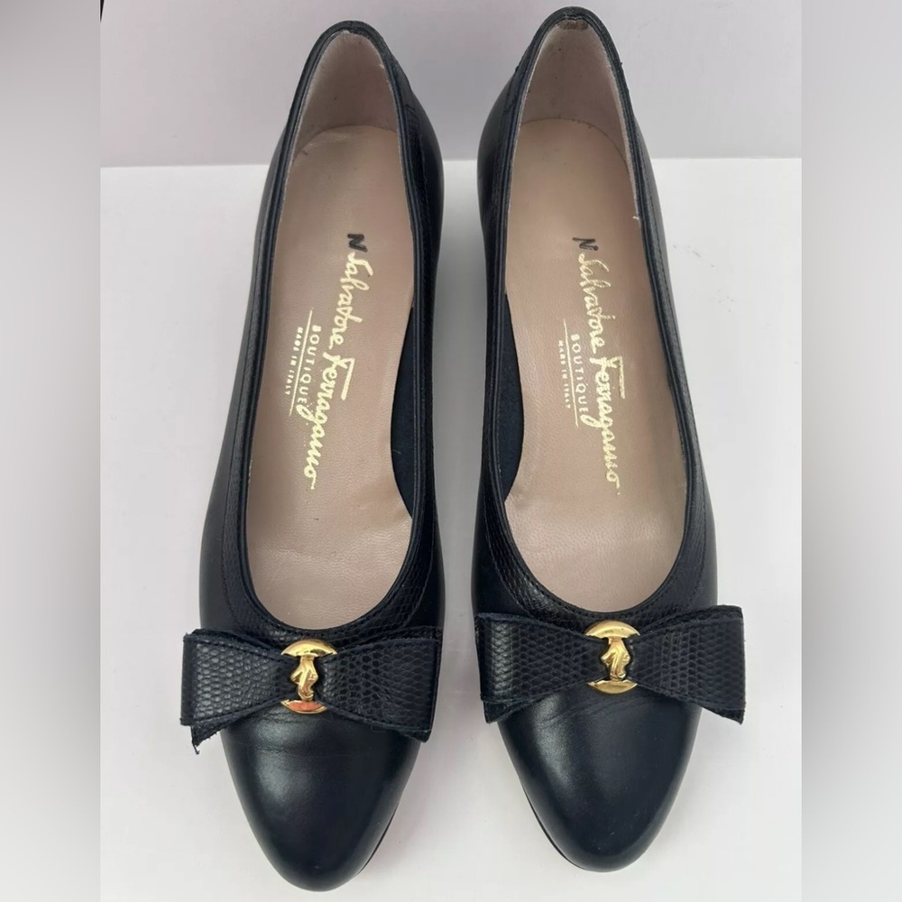 Salvatore Ferragamo Dark Navy Blue Leather Pumps Size 6 - Narrow